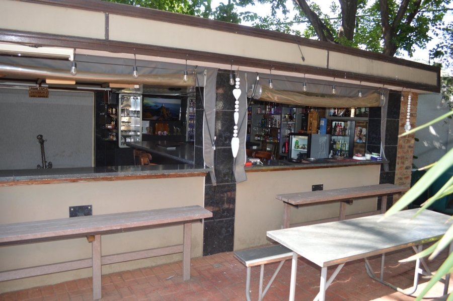 8 Bedroom Property for Sale in Flamwood North West